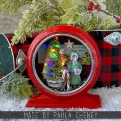 Tim Holtz Idea-ology Christmas Paper Dolls Th94290 -Simon Says Stamp 1 545427 FS alt01