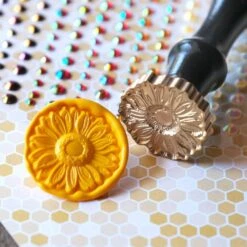 Honey Bee 3D Sunflower Wax Stamper Hbtl-ws-3dsun 14 Honey Bee 3D Sunflower Wax Stamper Hbtl-ws-3dsun -Simon Says Stamp SUNFLOWER 3 SQUARE
